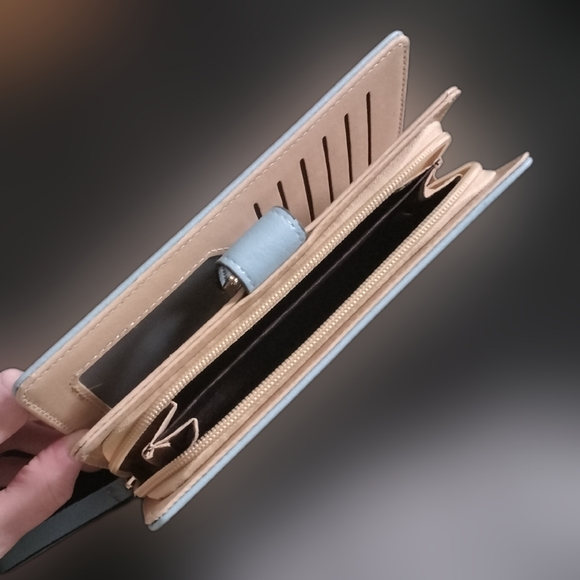 TAN Wallet with leaf design - Picture 2 of 2